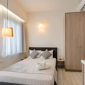  Apartment White & Gray Griechenland